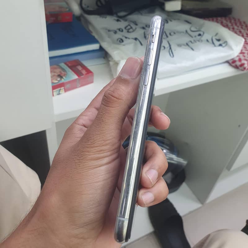 Apple iPhone X 3