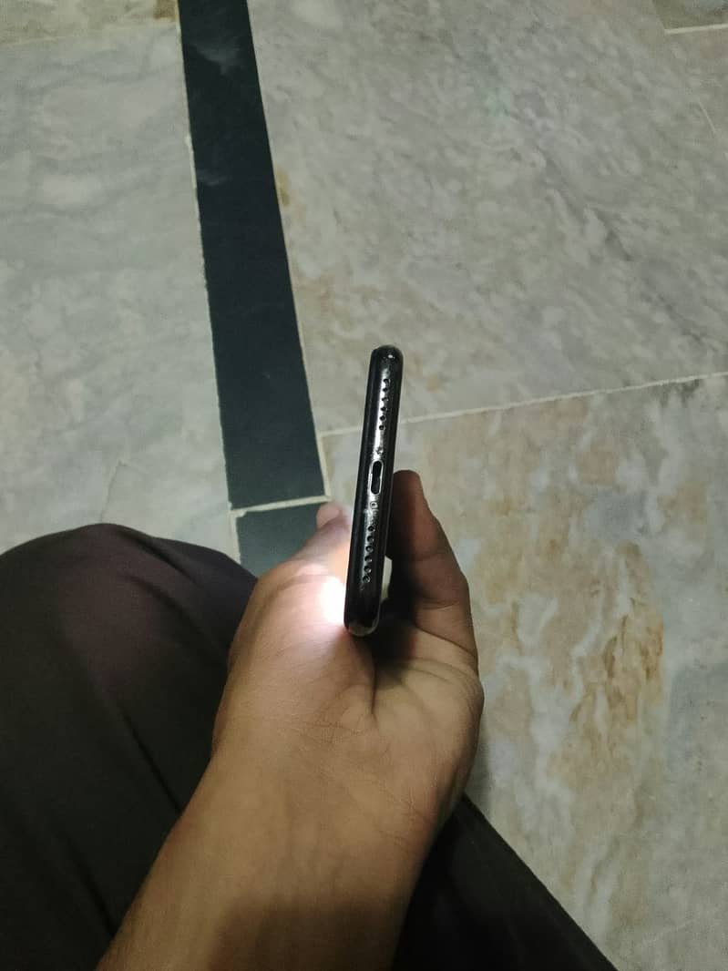 Apple iPhone X 4