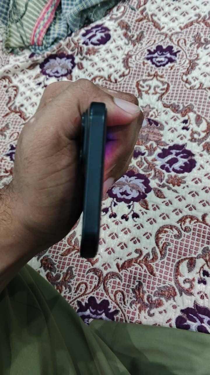 Apple iPhone 15 plus 4