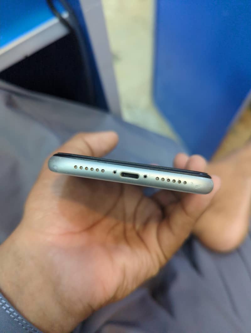 Apple iPhone 11 5