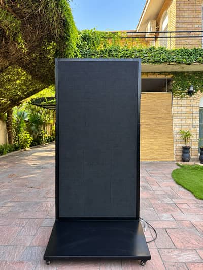 Outdoor P5 SMD LED Display Screen 6ft x 3ft with Stand – Rs. 300,000