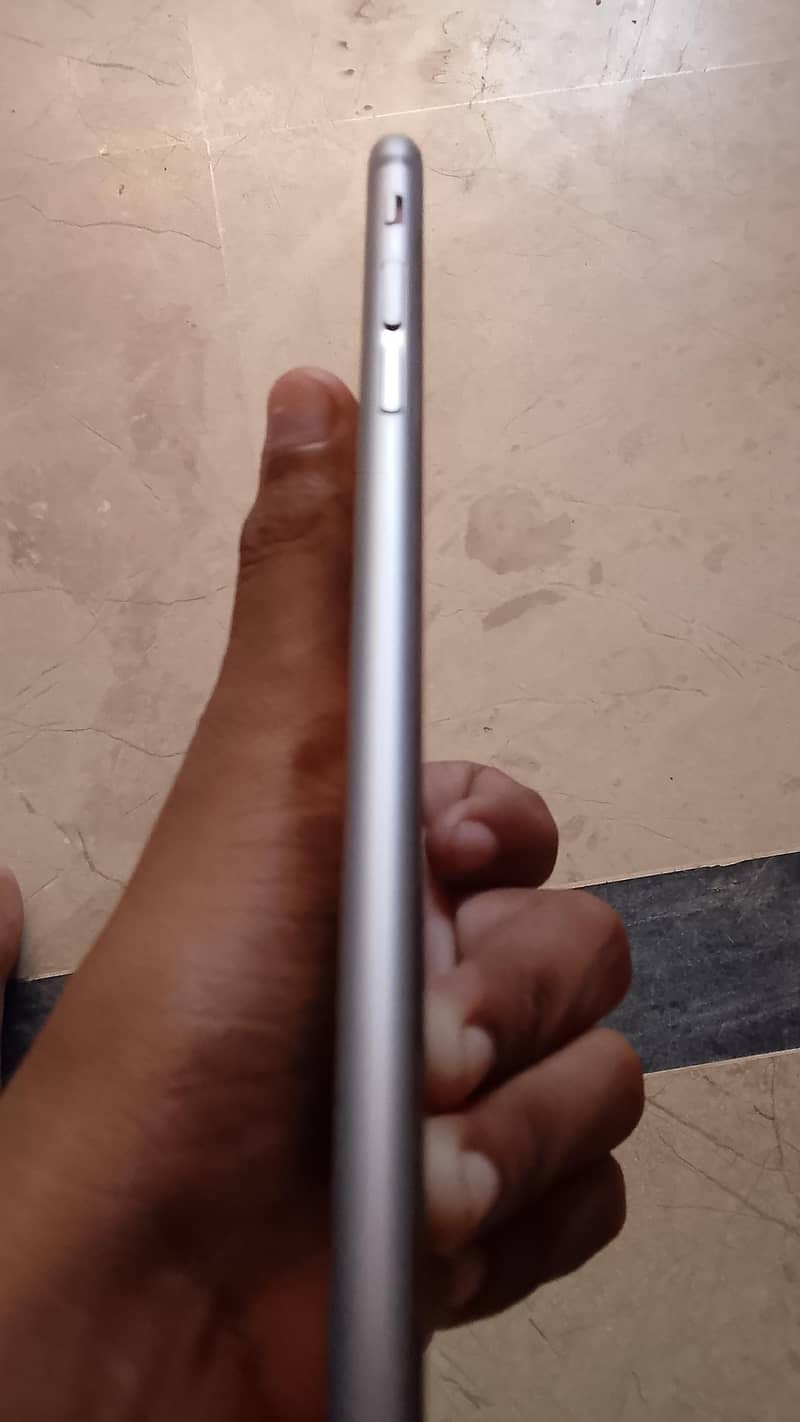 Apple iPhone 6 Plus 4
