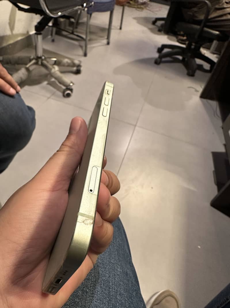 Apple iPhone 12 3
