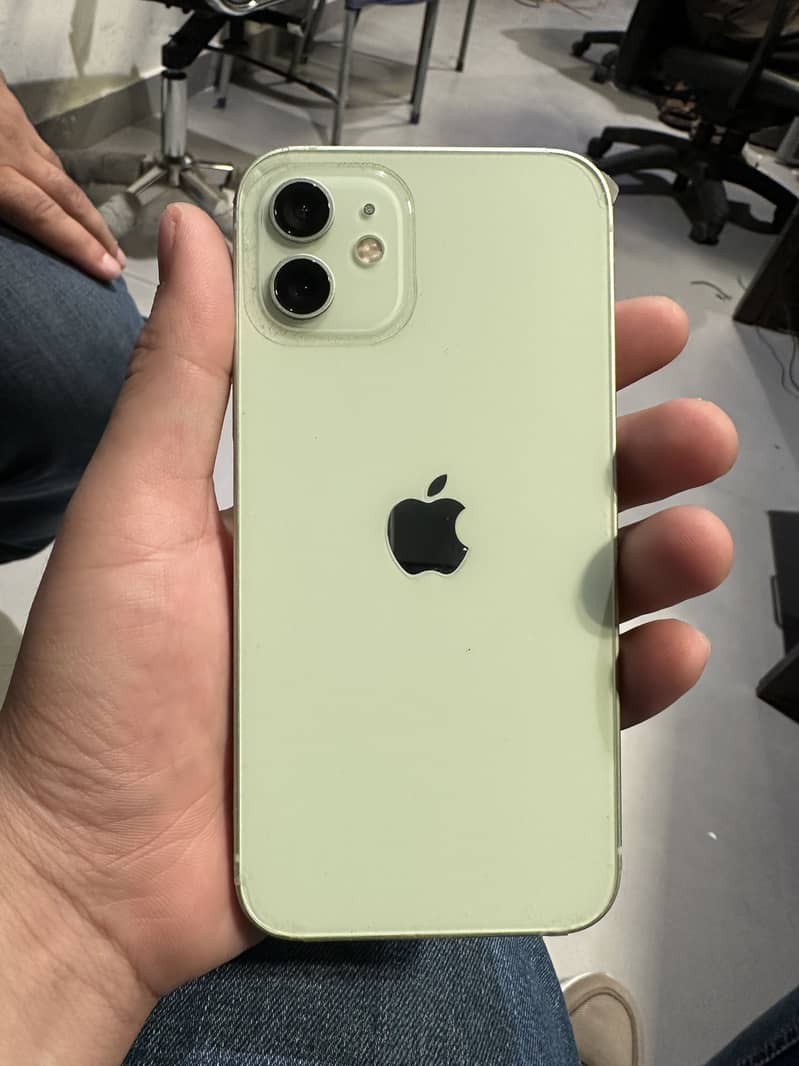 Apple iPhone 12 4