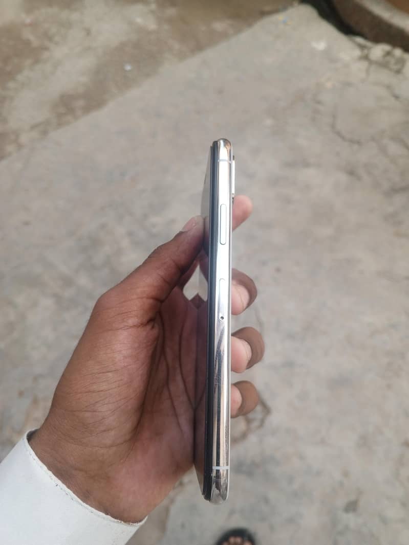 Apple iPhone X 3