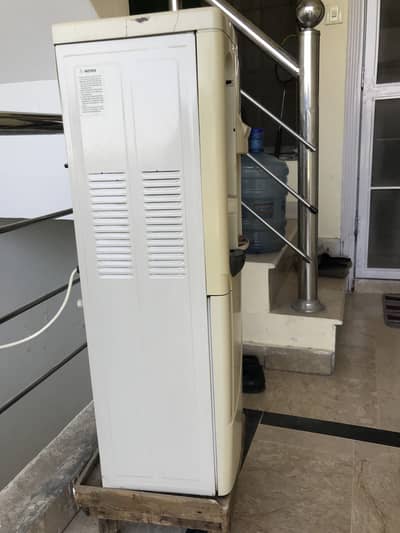 Homage Dispenser