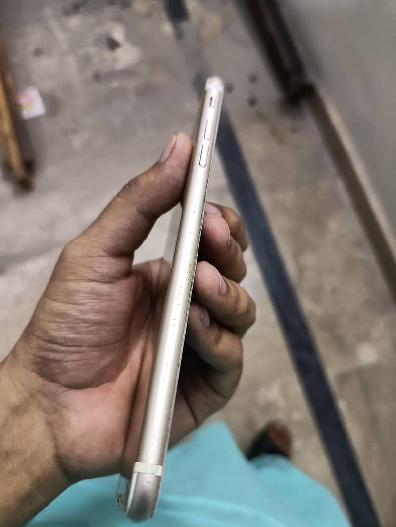 Apple iPhone 7 Plus 6