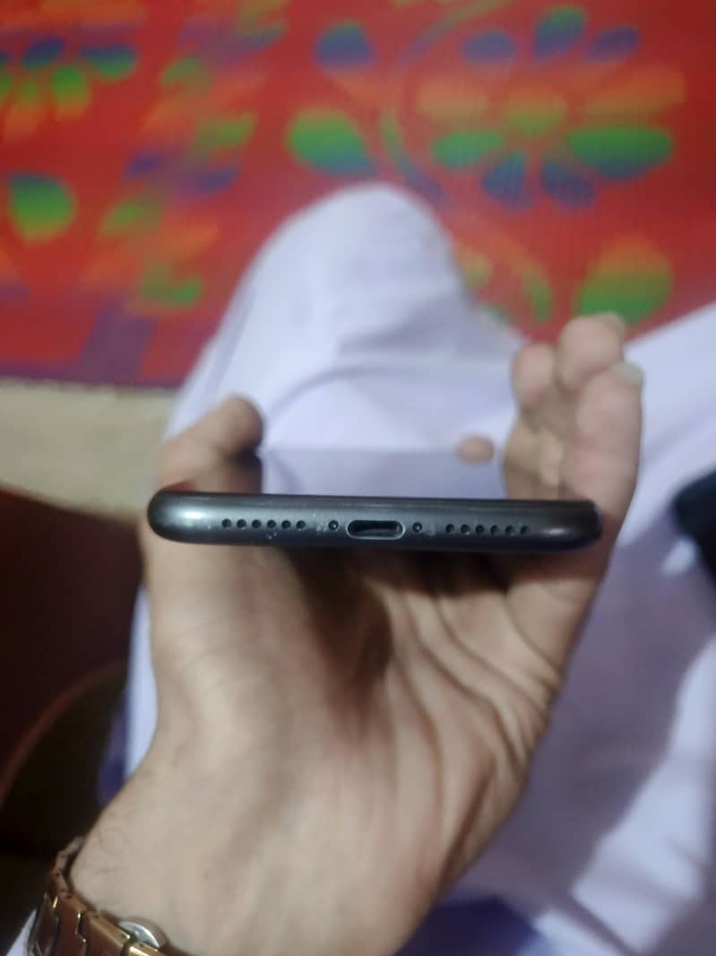 Apple iPhone 11 3