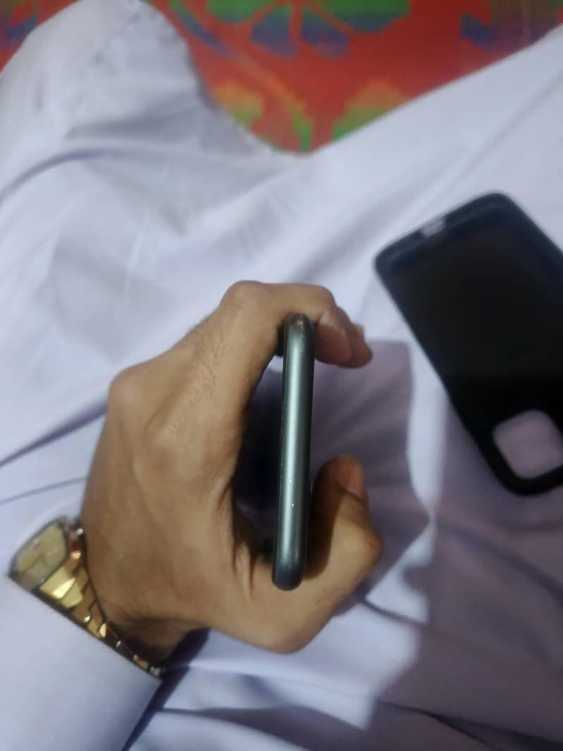 Apple iPhone 11 4
