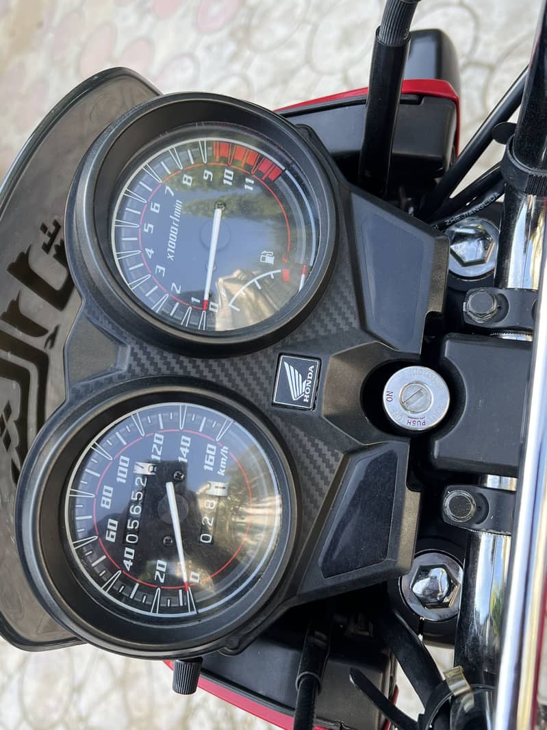 Honda CB 125F 4