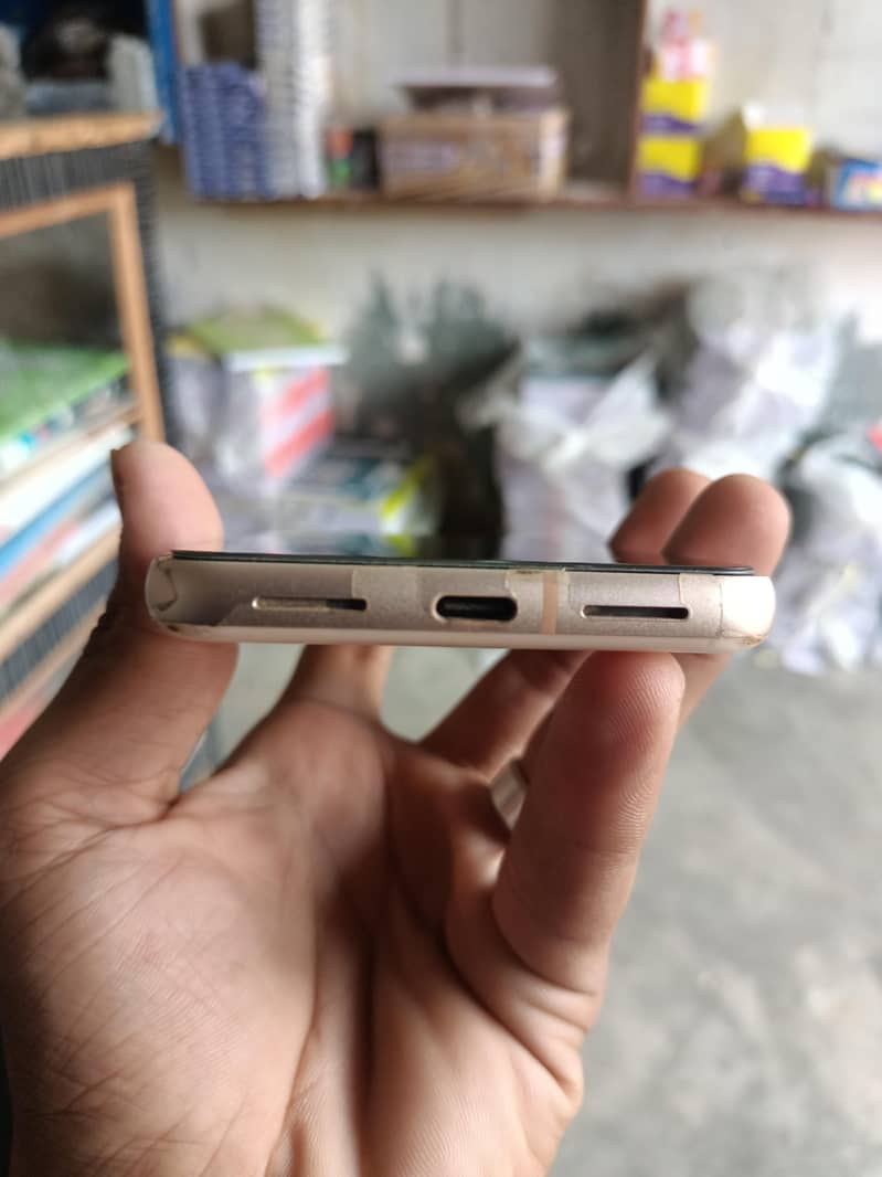 Google Pixel 8 4