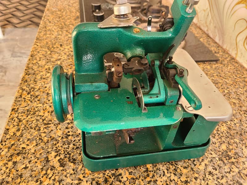 Overlock sewing machine 3