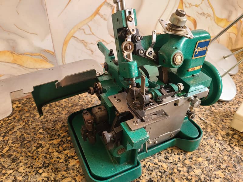 Overlock sewing machine 4