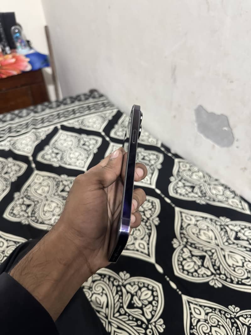 Apple iPhone 14 Pro Max 9