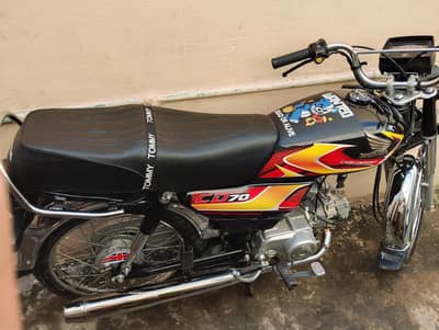 new bike hai koi scratches nahi hai
