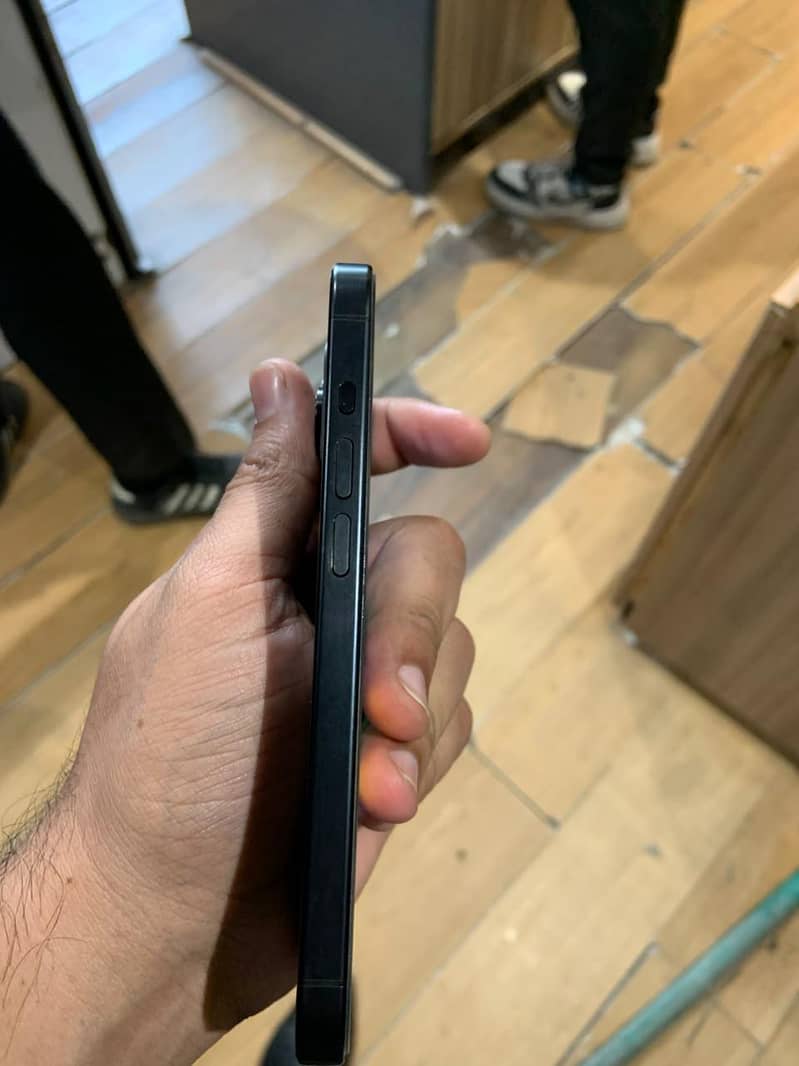 Apple iPhone 15 Pro 1