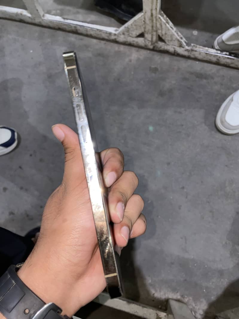 Apple iPhone 12 Pro Max 3