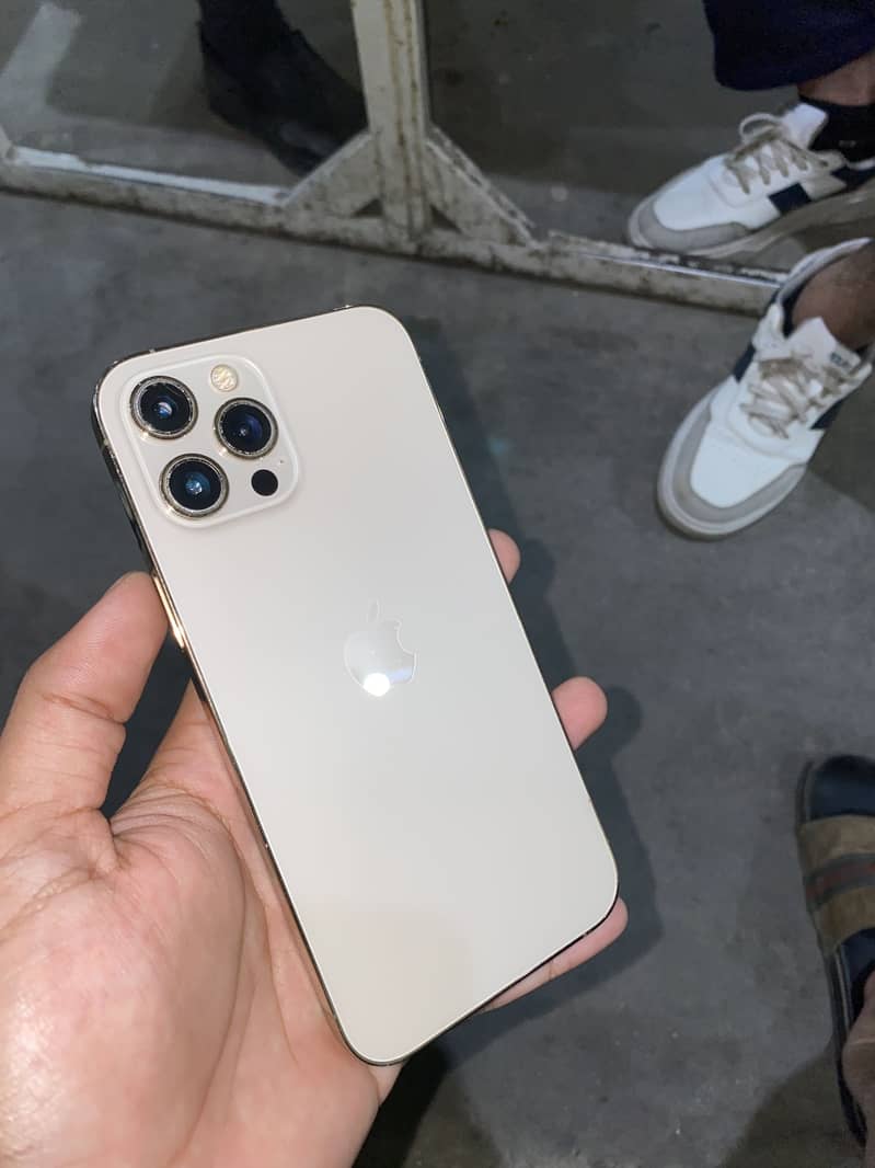 Apple iPhone 12 Pro Max 4