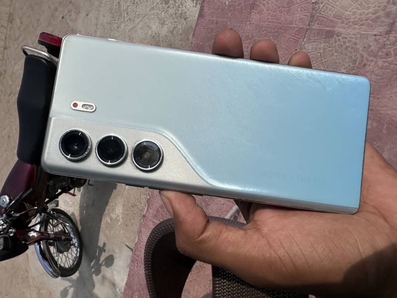 Tecno CAMON 40 Pro 3