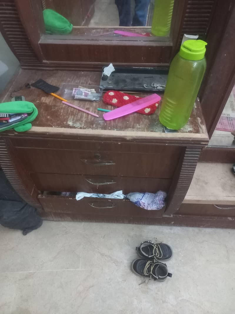dressing table 1