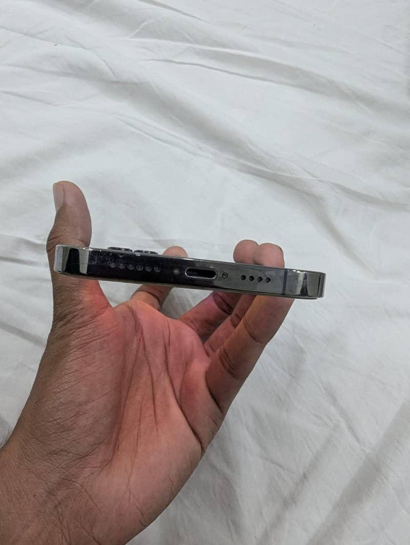 Apple iPhone 12 Pro Max 3