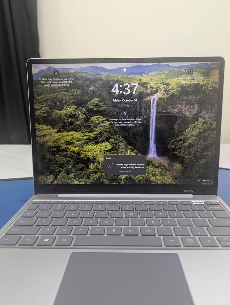 surface laptop GO 3