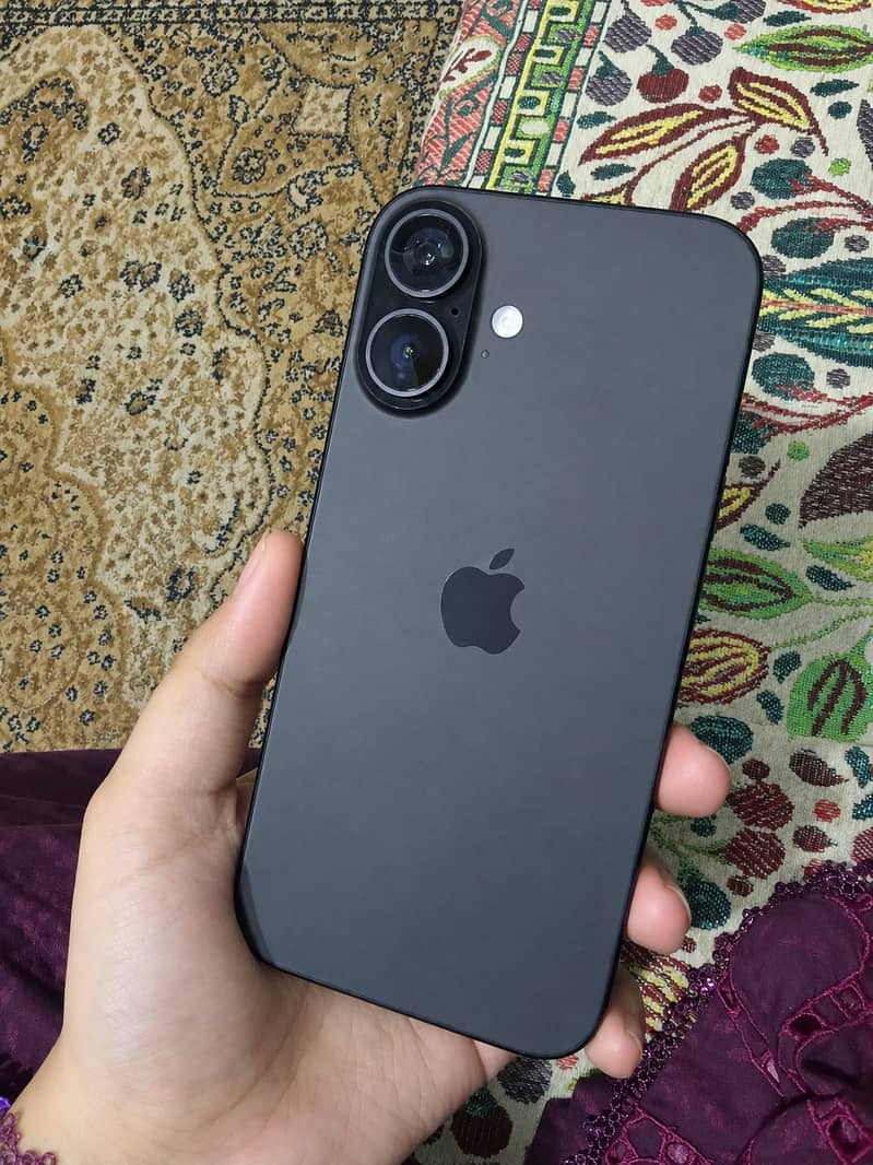Apple iPhone 16 0