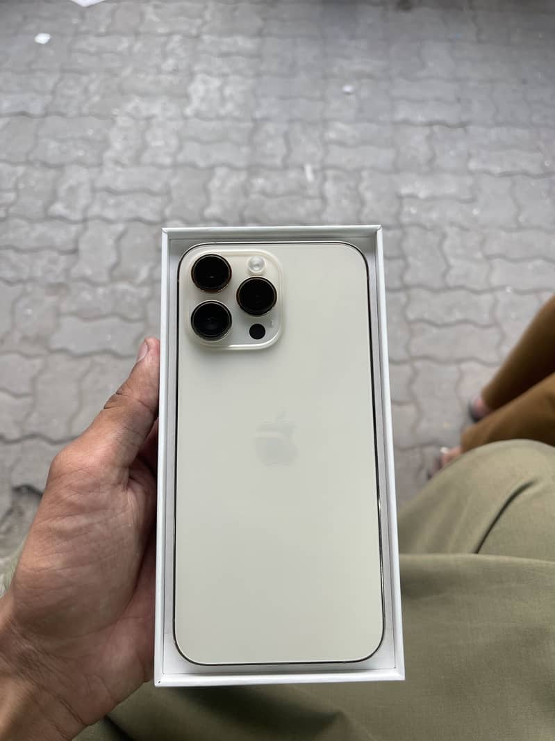 Apple iPhone 14 Pro Max 0