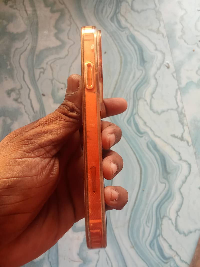 Apple iPhone XR 7