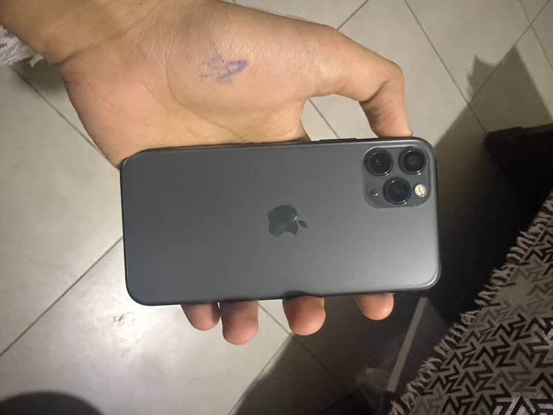 Apple iPhone 11 Pro 4