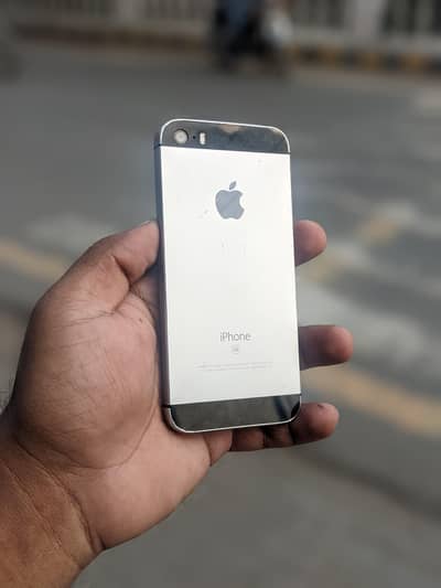 Apple iPhone SE