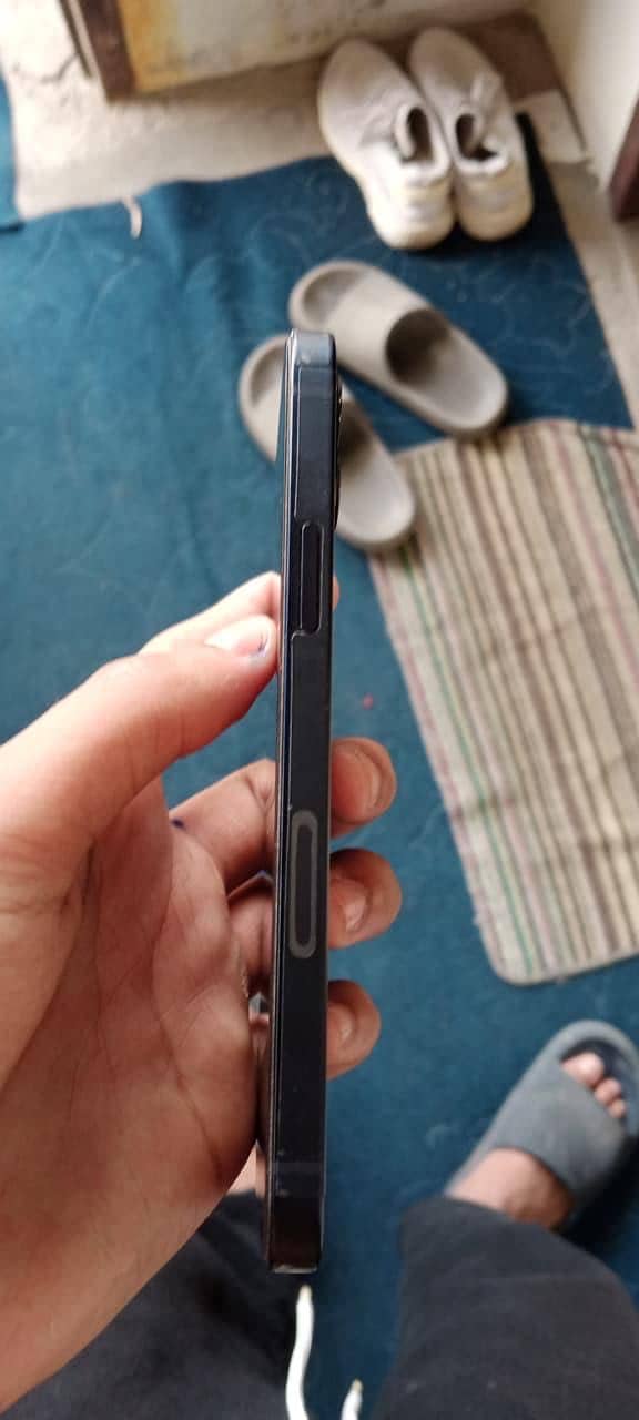 Apple iPhone 12 3