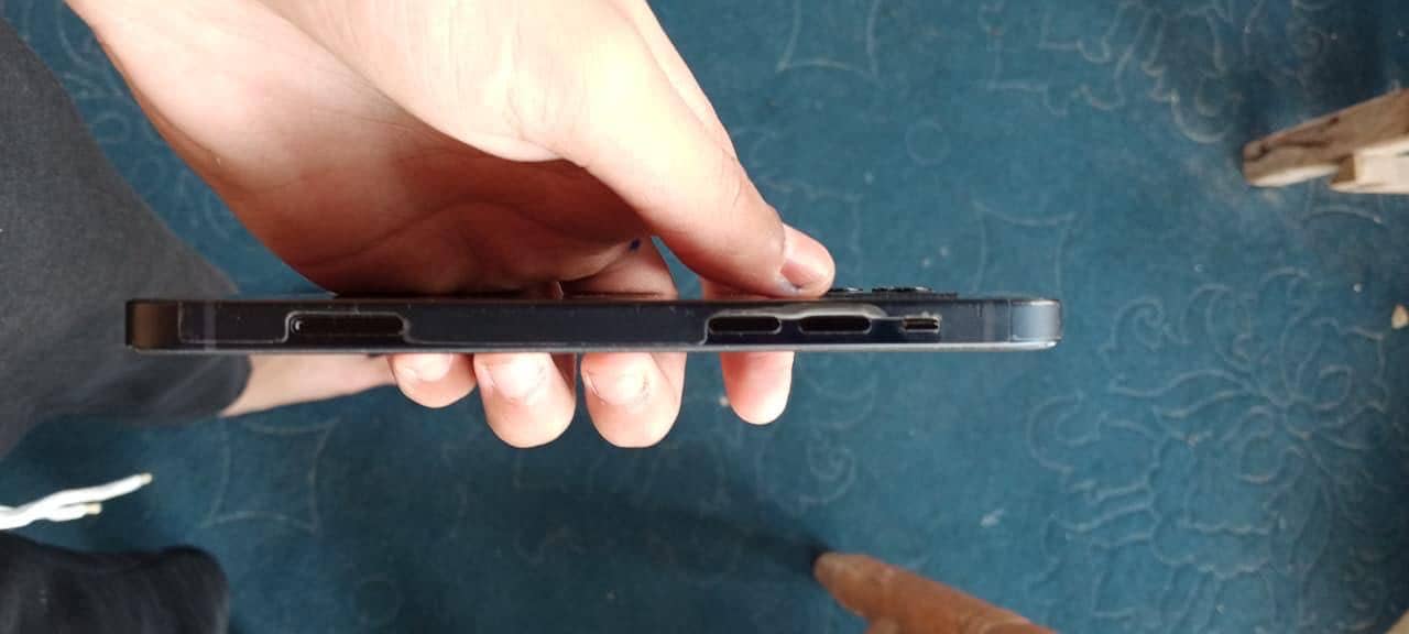 Apple iPhone 12 4