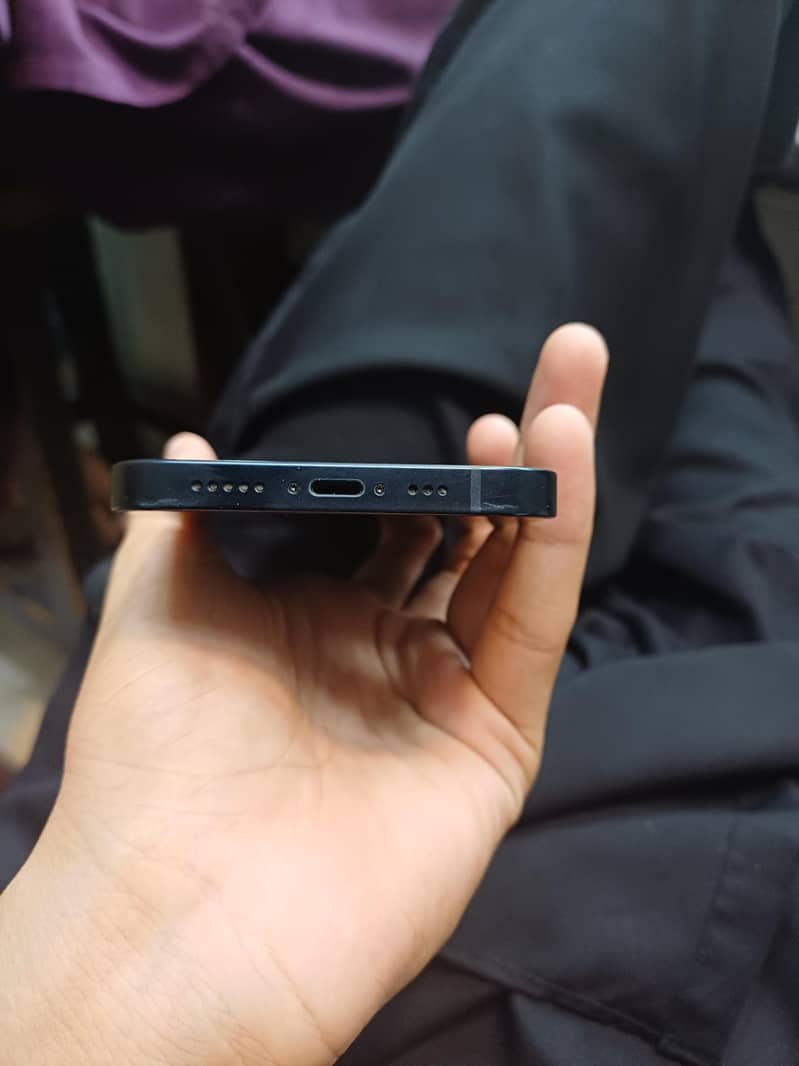 Apple iPhone 13 4