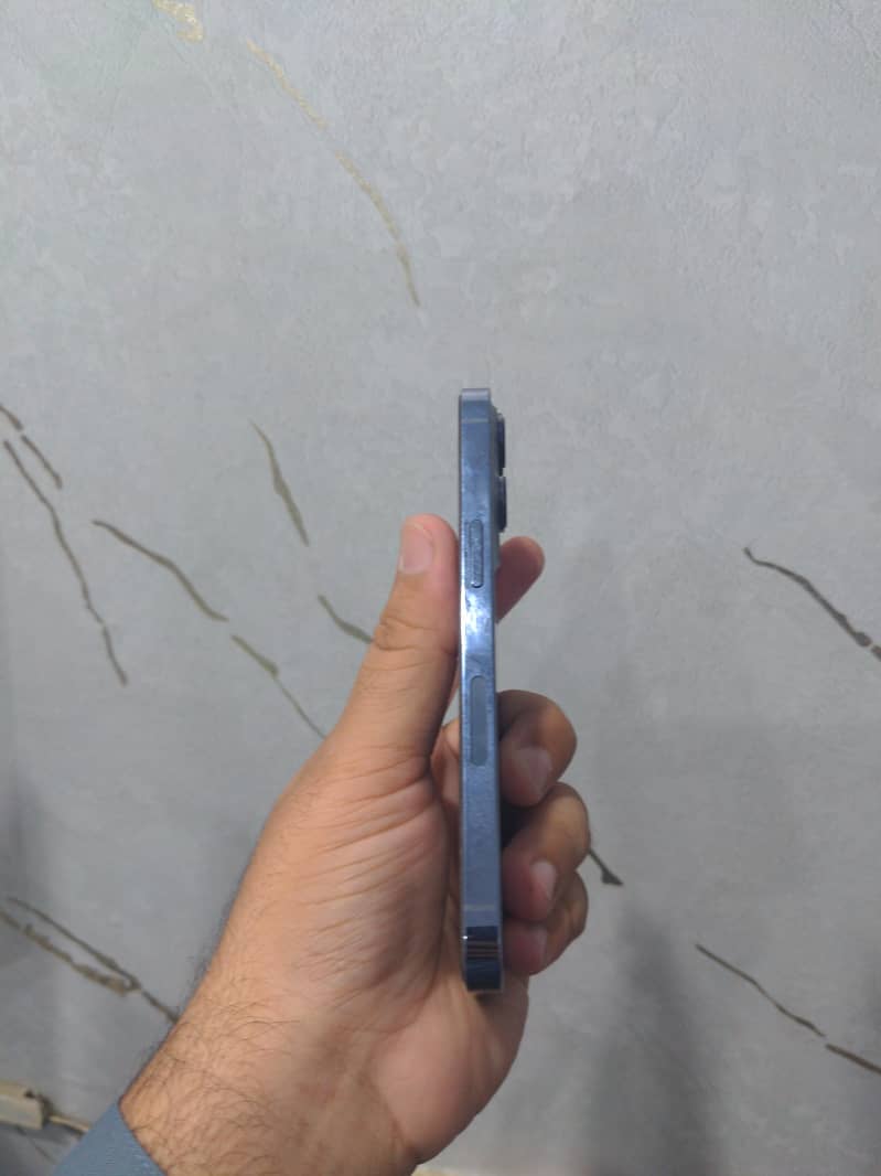 Apple iPhone 13 Pro 2