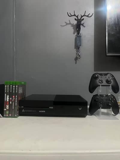 XBOX ONE | 500 GB | ADAPTER & ORIGINAL CONTROLLER.