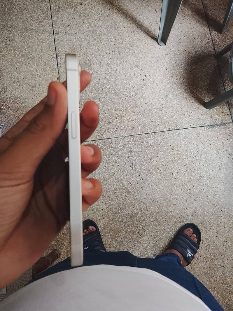 Apple iPhone 13 5