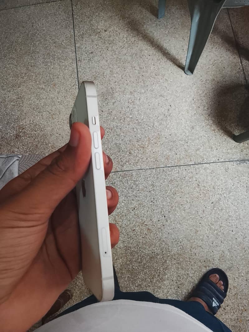 Apple iPhone 13 6