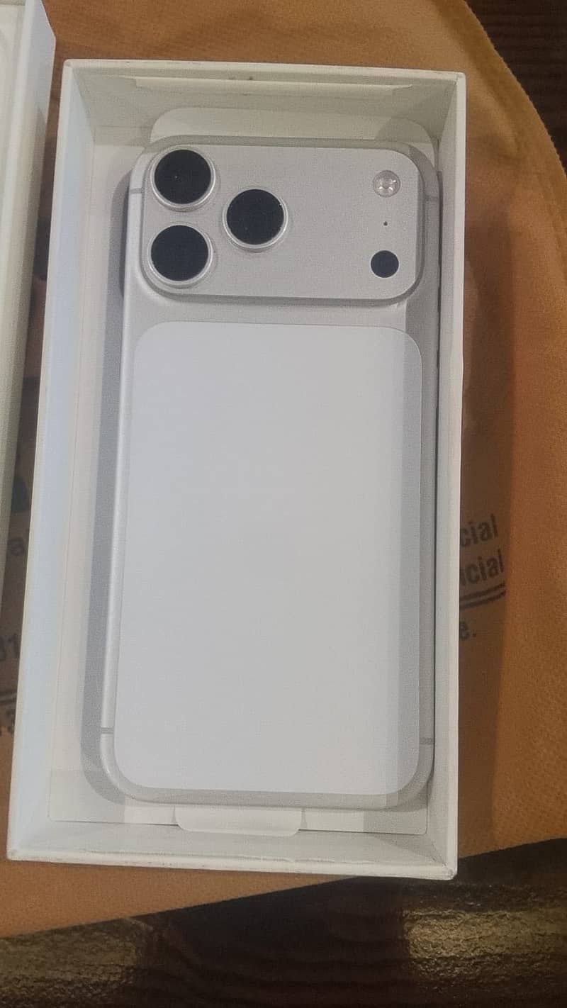 Apple iPhone 17 Pro Max 0
