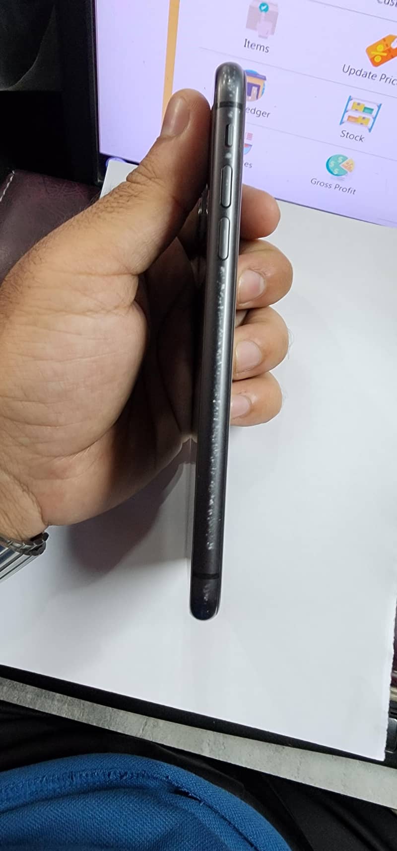 Apple iPhone 11 3