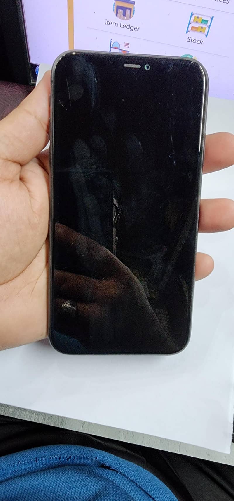 Apple iPhone 11 4
