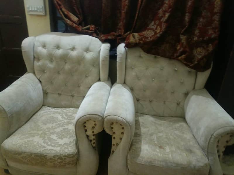 4 sofas single seater King size 0
