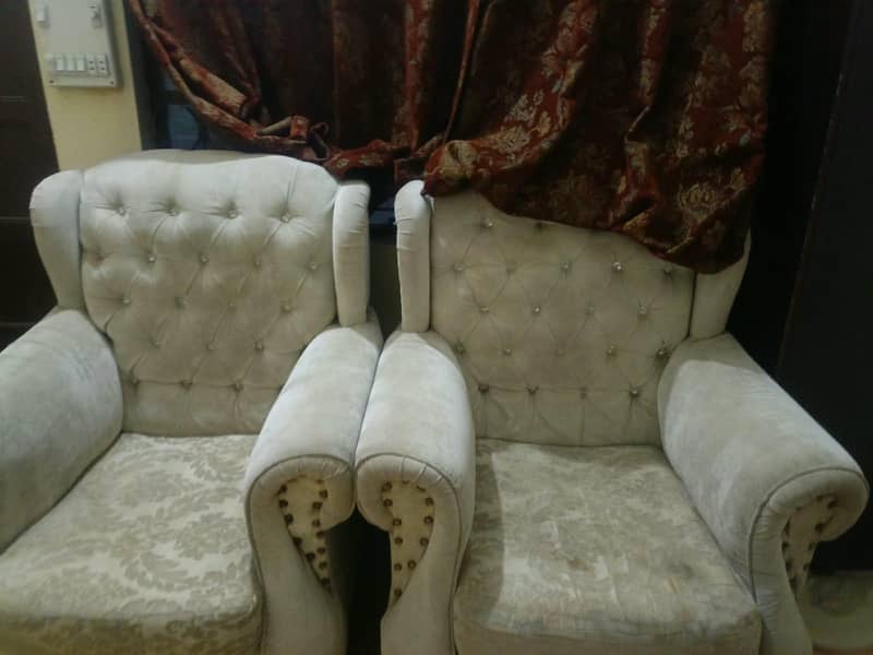 4 sofas single seater King size 1
