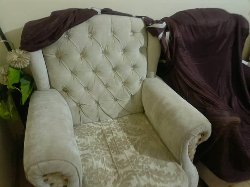 4 sofas single seater King size 2