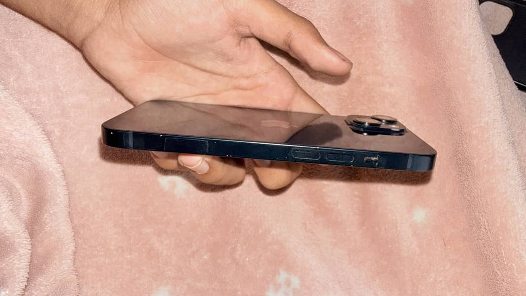 Apple iPhone 14 3
