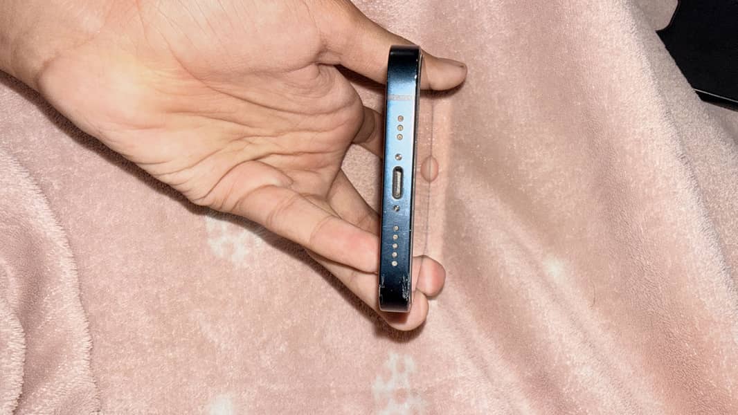Apple iPhone 14 4