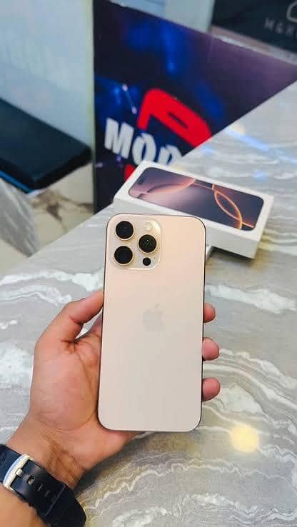 Apple iPhone 16 Pro Max 4