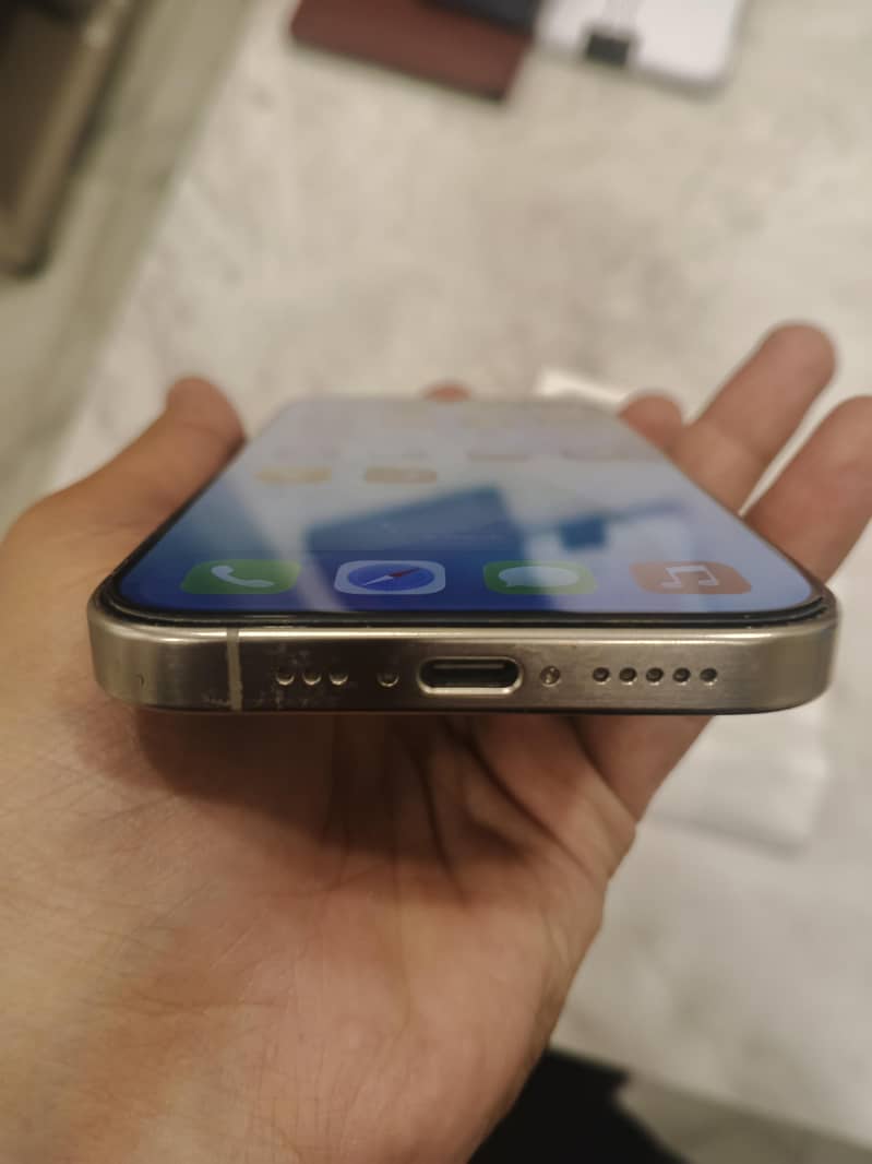 Apple iPhone 15 Pro 4