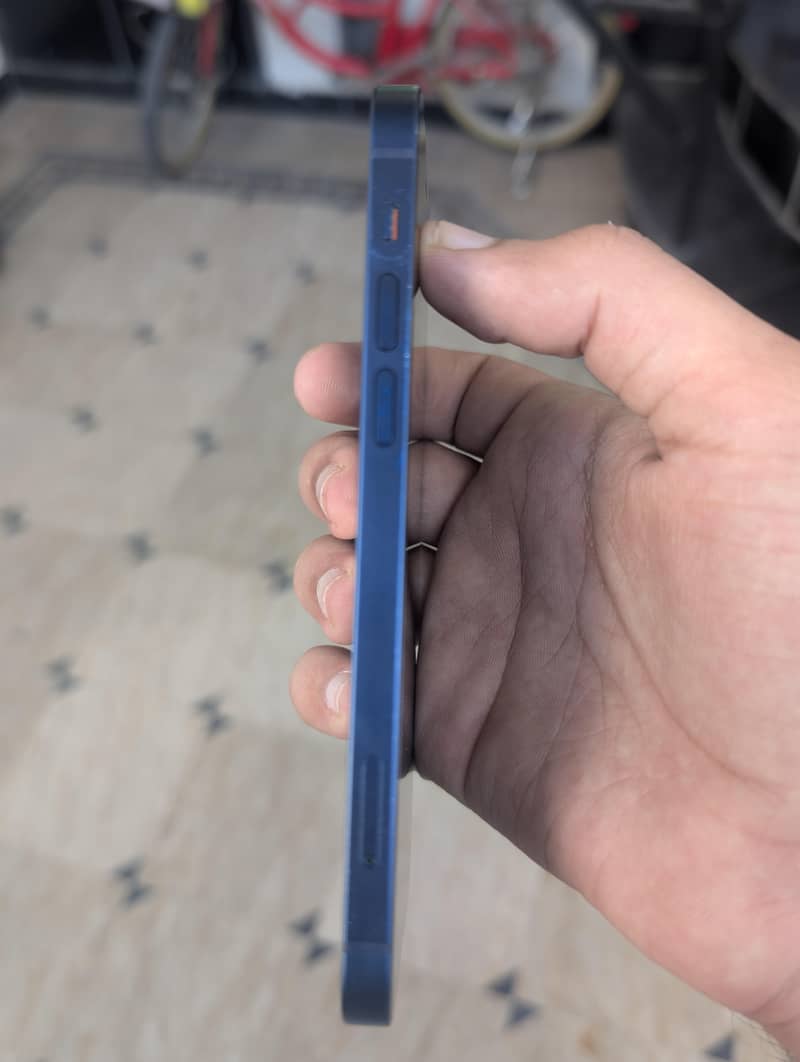 Apple iPhone 12 3