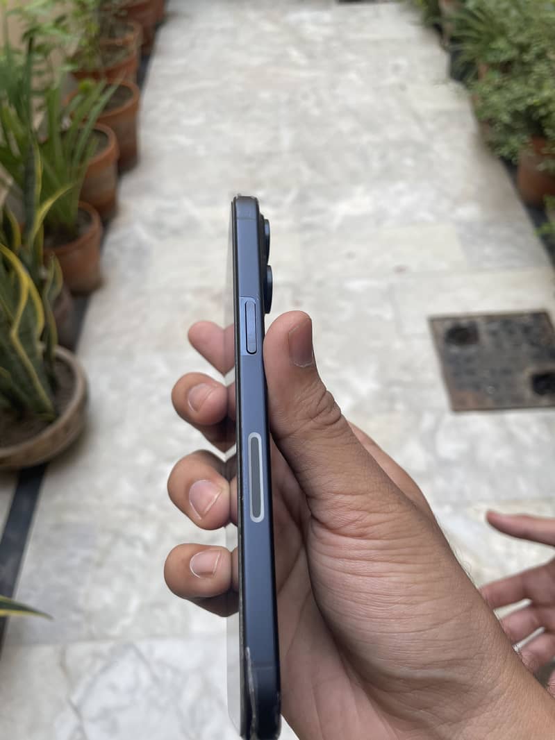Apple iPhone 15 Pro Max 3